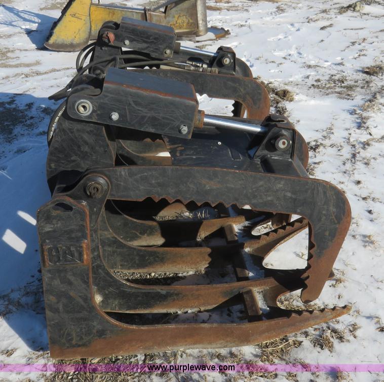image for item I2276 2011 Caterpillar 72" grapple skid skid steer bucket