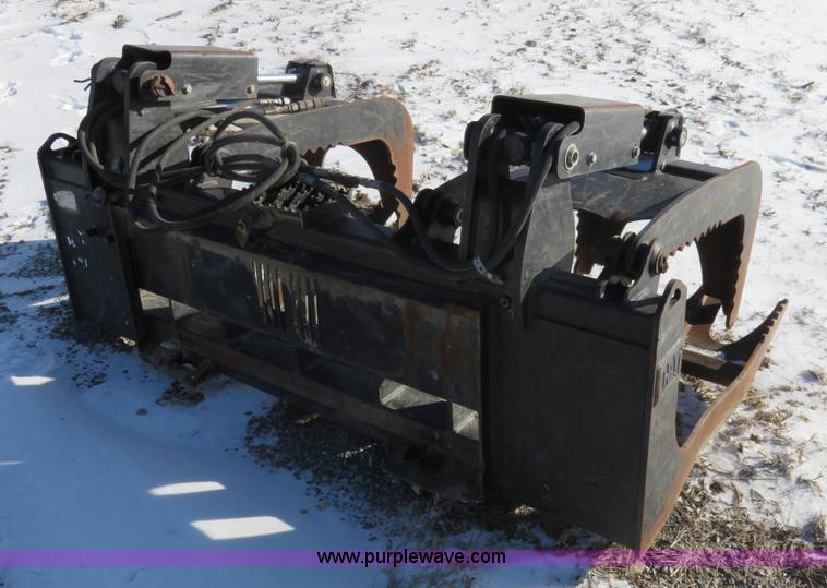 image for item I2276 2011 Caterpillar 72" grapple skid skid steer bucket