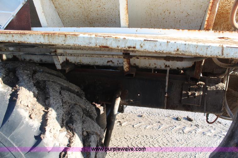 image for item I2388 1996 Mack CH613 spreader truck