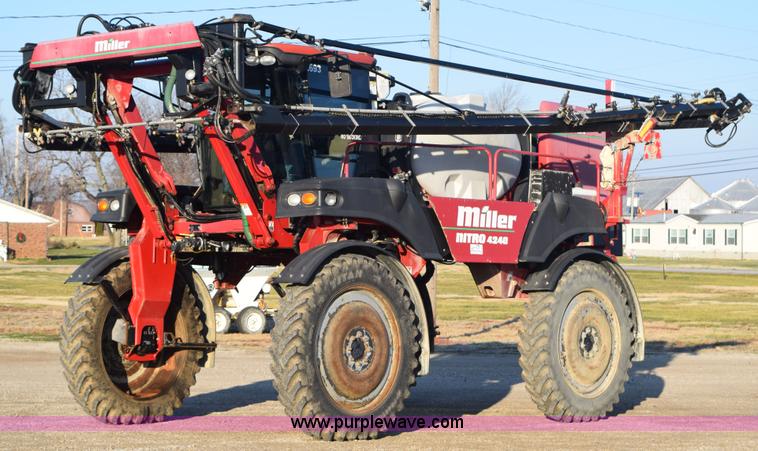 image for item I8538 2008 Miller Nitro 4240 self-propelled sprayer