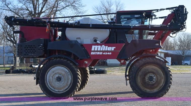 image for item I8538 2008 Miller Nitro 4240 self-propelled sprayer