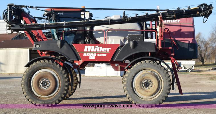 image for item I8538 2008 Miller Nitro 4240 self-propelled sprayer