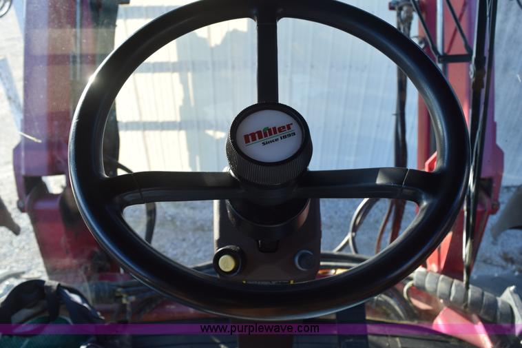 image for item I8538 2008 Miller Nitro 4240 self-propelled sprayer