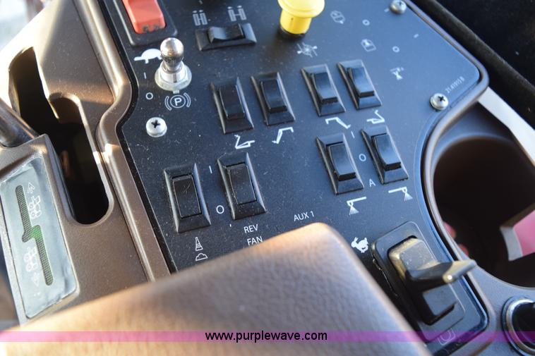 image for item I8538 2008 Miller Nitro 4240 self-propelled sprayer