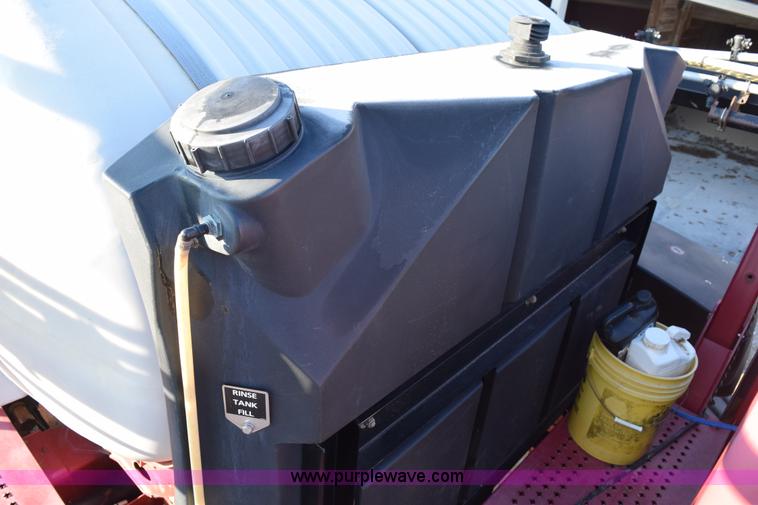 image for item I8538 2008 Miller Nitro 4240 self-propelled sprayer