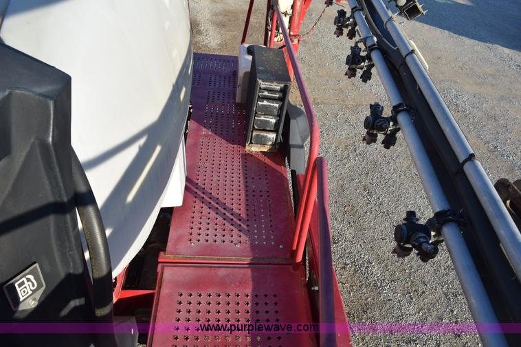 image for item I8538 2008 Miller Nitro 4240 self-propelled sprayer