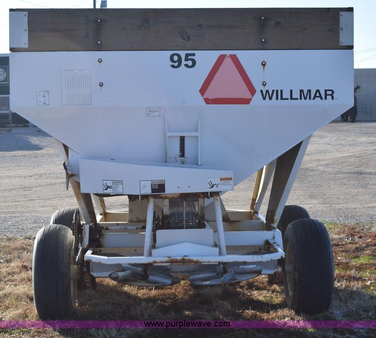 image for item I8541 Willmar Super 500 dry fertilizer spreader