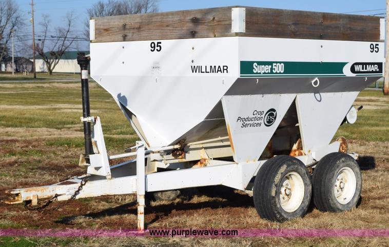 image for item I8541 Willmar Super 500 dry fertilizer spreader