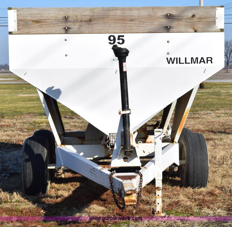 image for item I8541 Willmar Super 500 dry fertilizer spreader