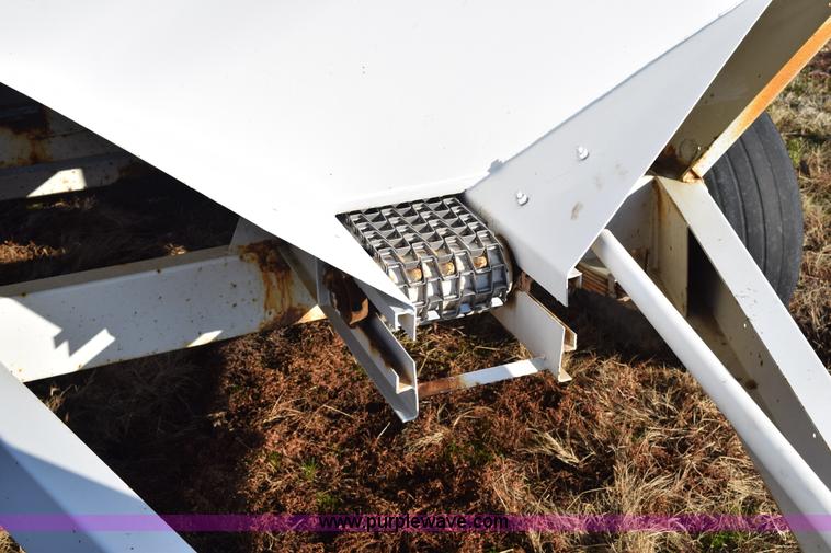 image for item I8541 Willmar Super 500 dry fertilizer spreader