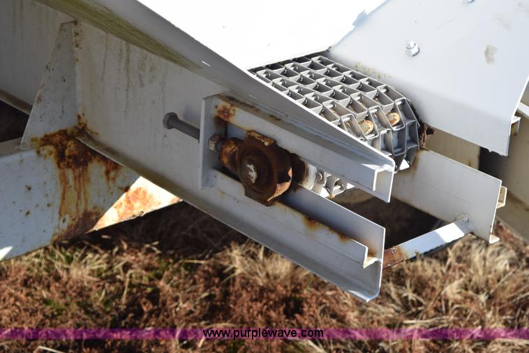 image for item I8541 Willmar Super 500 dry fertilizer spreader