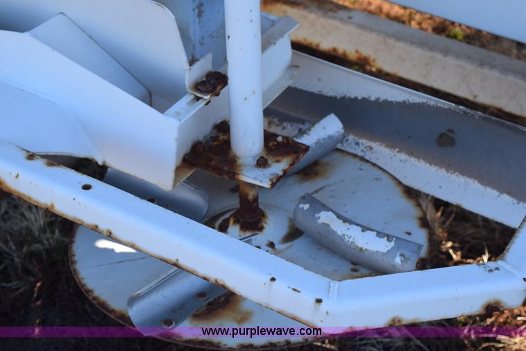 image for item I8541 Willmar Super 500 dry fertilizer spreader