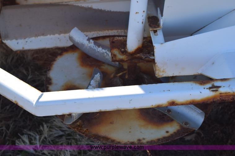 image for item I8541 Willmar Super 500 dry fertilizer spreader
