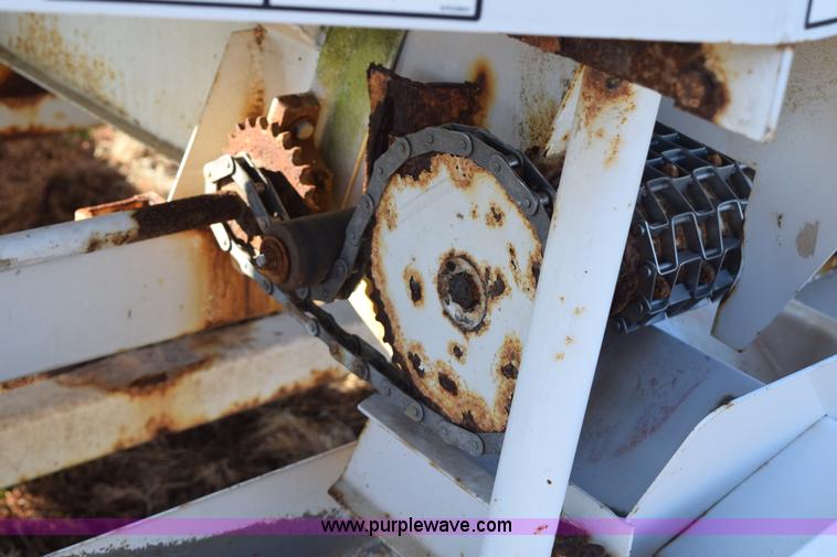 image for item I8541 Willmar Super 500 dry fertilizer spreader