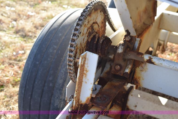 image for item I8541 Willmar Super 500 dry fertilizer spreader