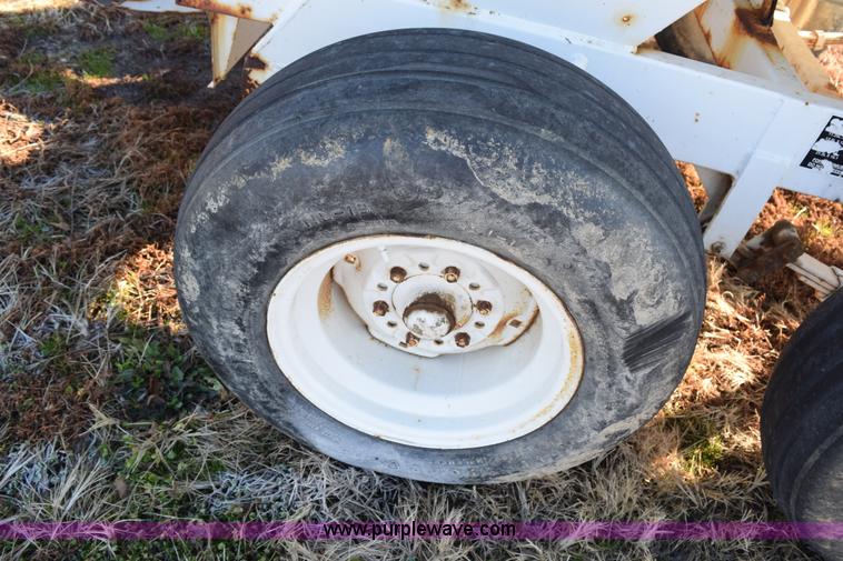 image for item I8541 Willmar Super 500 dry fertilizer spreader