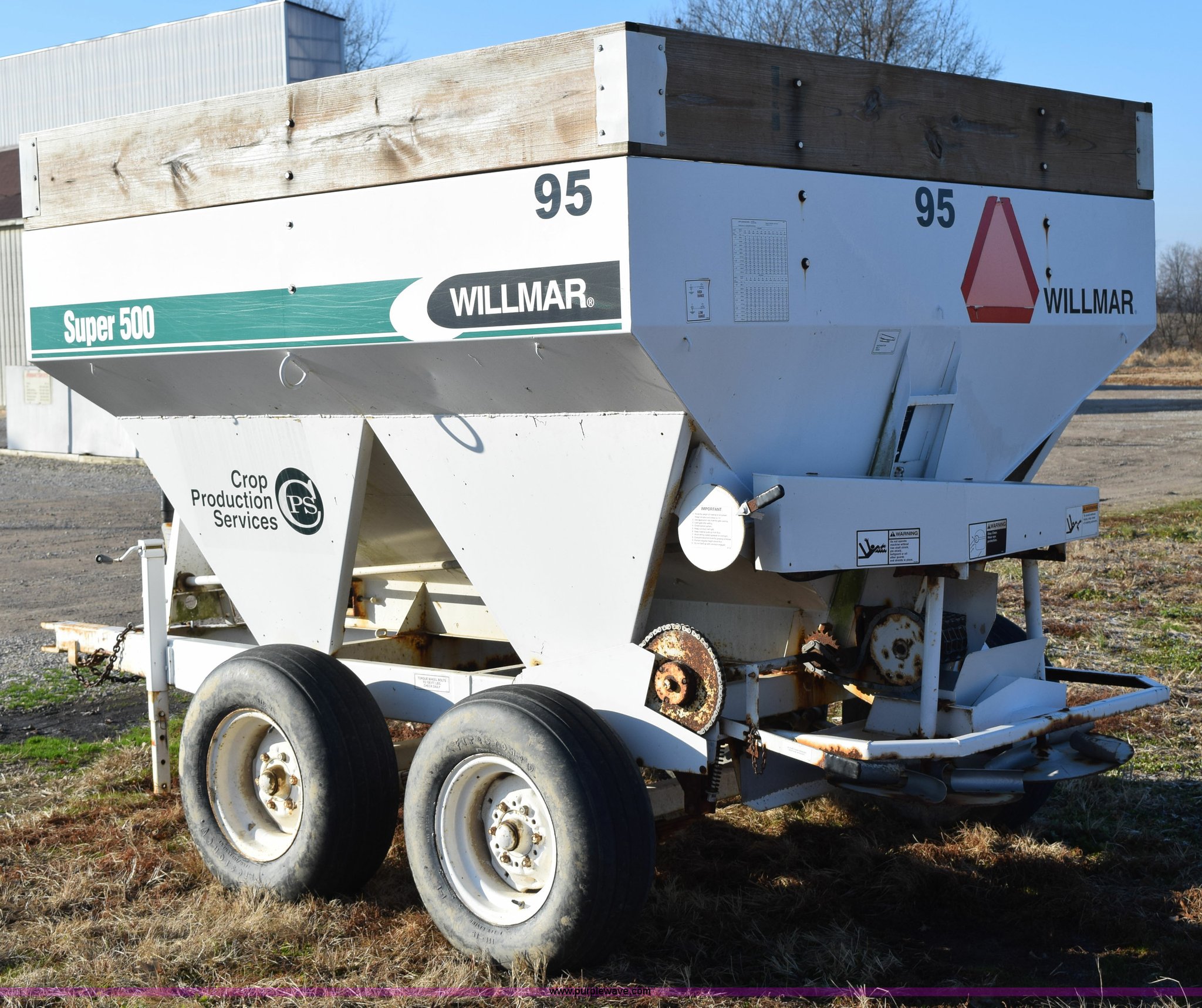 Willmar Super 500 dry fertilizer spreader in Hatfield, IN Item I8541