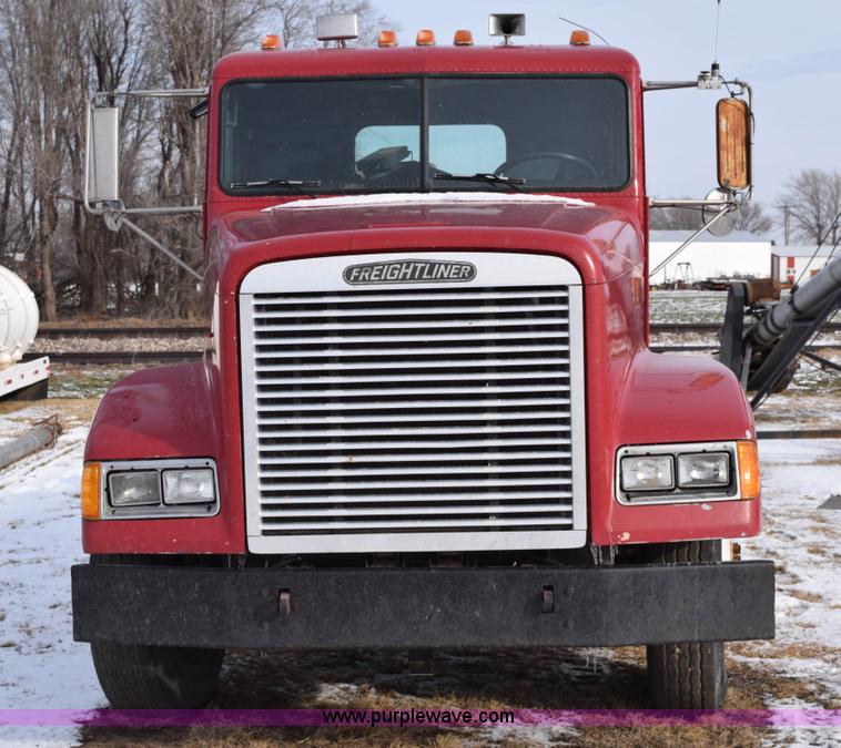 image for item E6012 1995 Freightliner FLD cab and chassis