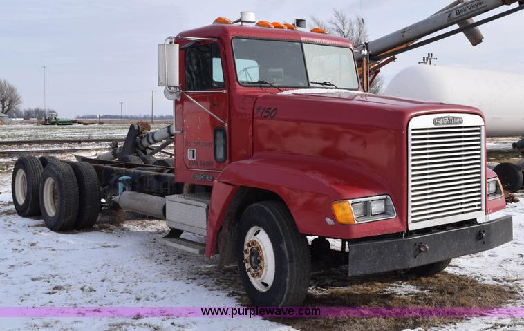 image for item E6012 1995 Freightliner FLD cab and chassis