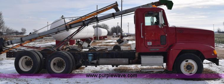 image for item E6012 1995 Freightliner FLD cab and chassis