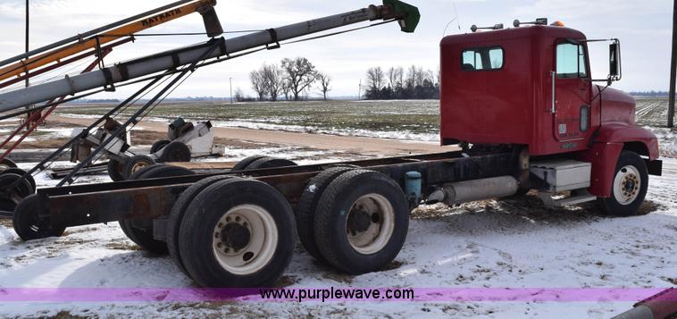 image for item E6012 1995 Freightliner FLD cab and chassis