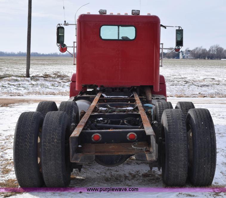 image for item E6012 1995 Freightliner FLD cab and chassis