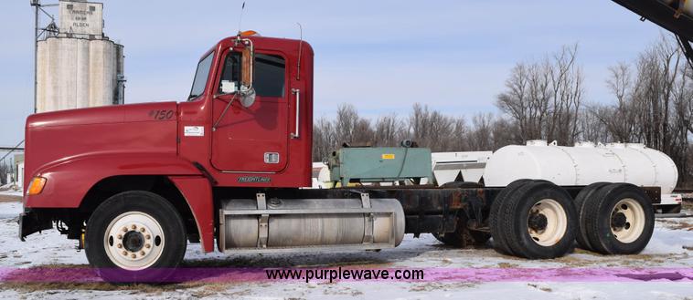 image for item E6012 1995 Freightliner FLD cab and chassis