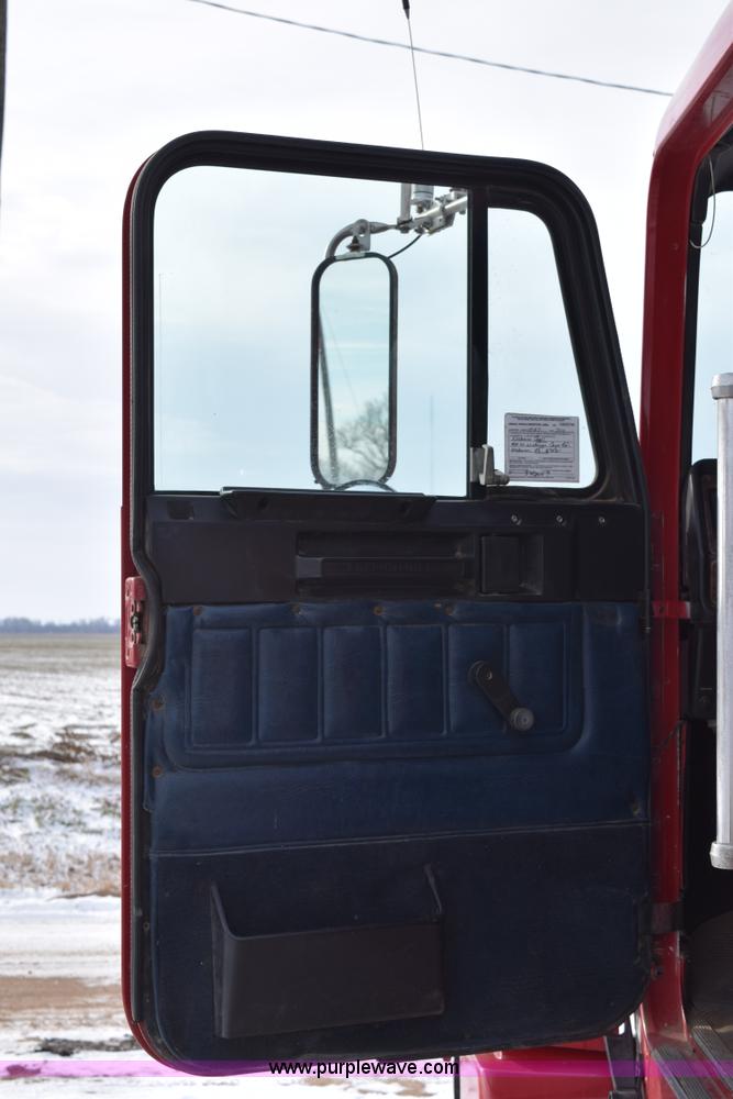 image for item E6012 1995 Freightliner FLD cab and chassis