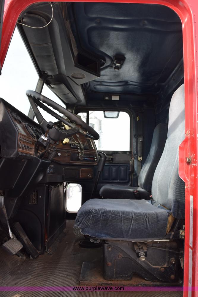 image for item E6012 1995 Freightliner FLD cab and chassis
