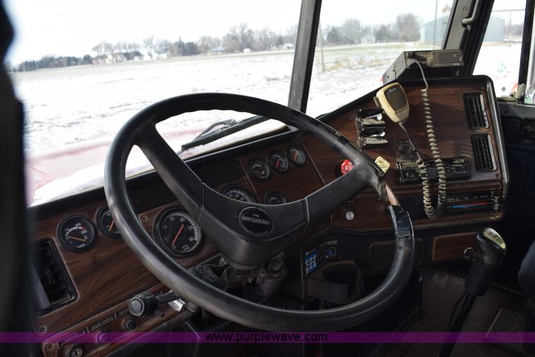 image for item E6012 1995 Freightliner FLD cab and chassis