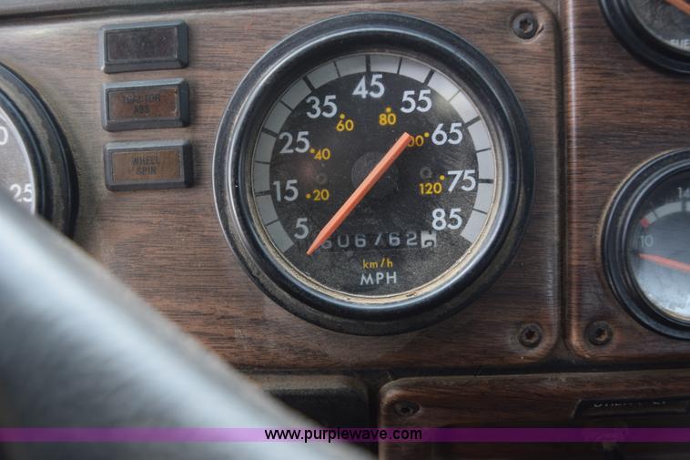 image for item E6012 1995 Freightliner FLD cab and chassis