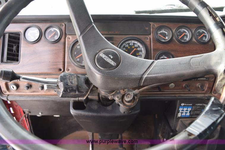 image for item E6012 1995 Freightliner FLD cab and chassis