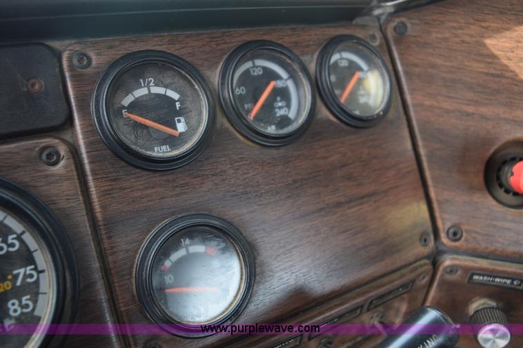 image for item E6012 1995 Freightliner FLD cab and chassis