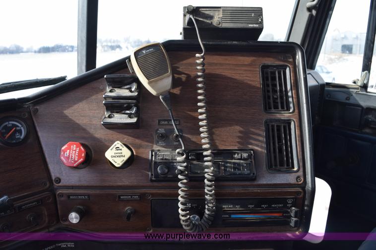 image for item E6012 1995 Freightliner FLD cab and chassis