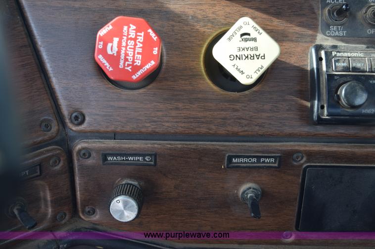 image for item E6012 1995 Freightliner FLD cab and chassis