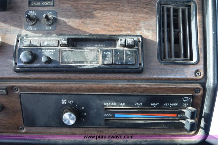 image for item E6012 1995 Freightliner FLD cab and chassis