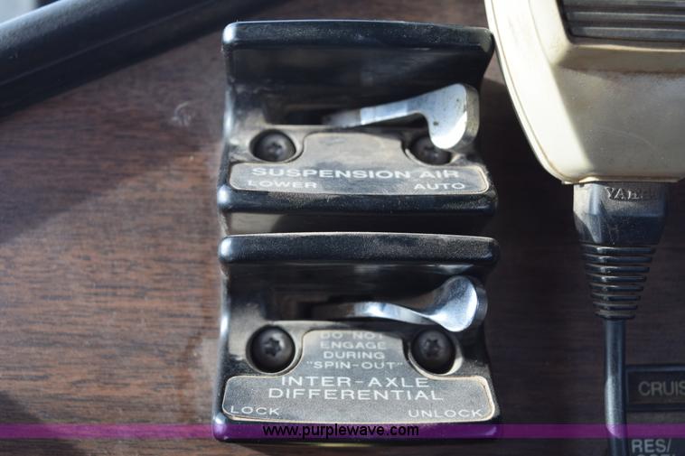 image for item E6012 1995 Freightliner FLD cab and chassis