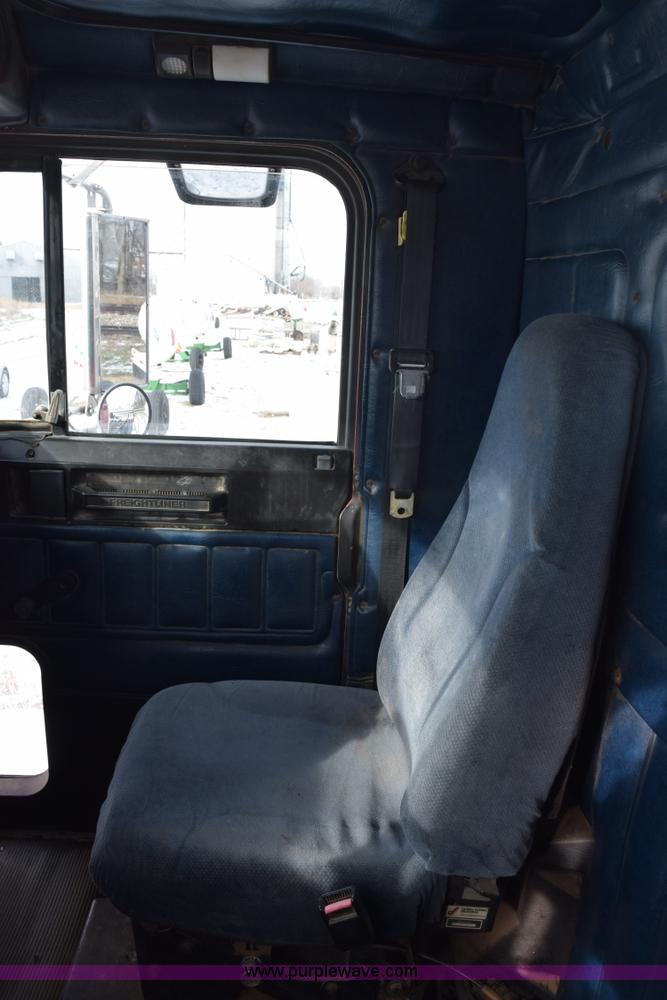 image for item E6012 1995 Freightliner FLD cab and chassis