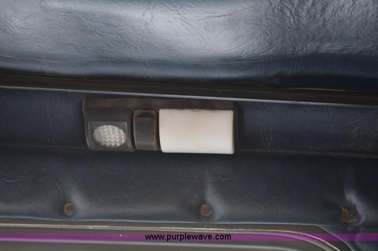 image for item E6012 1995 Freightliner FLD cab and chassis