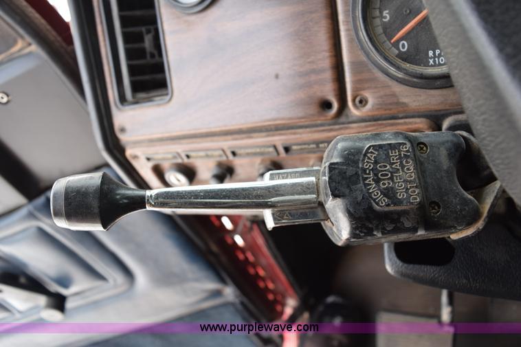 image for item E6012 1995 Freightliner FLD cab and chassis