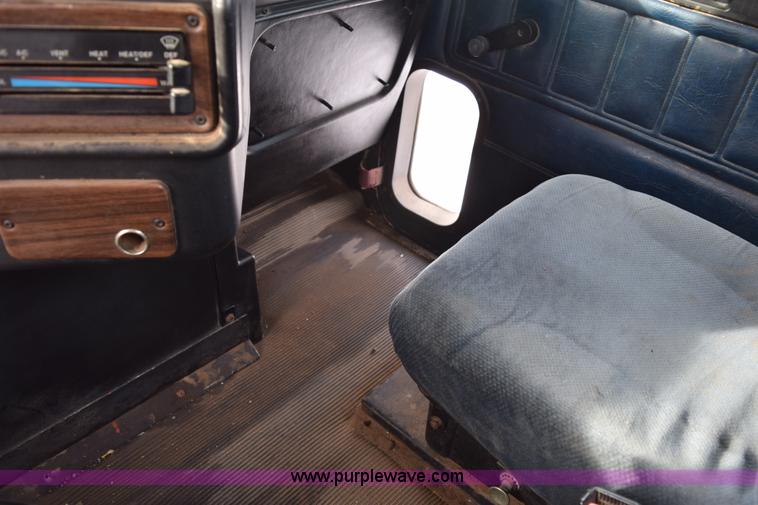 image for item E6012 1995 Freightliner FLD cab and chassis