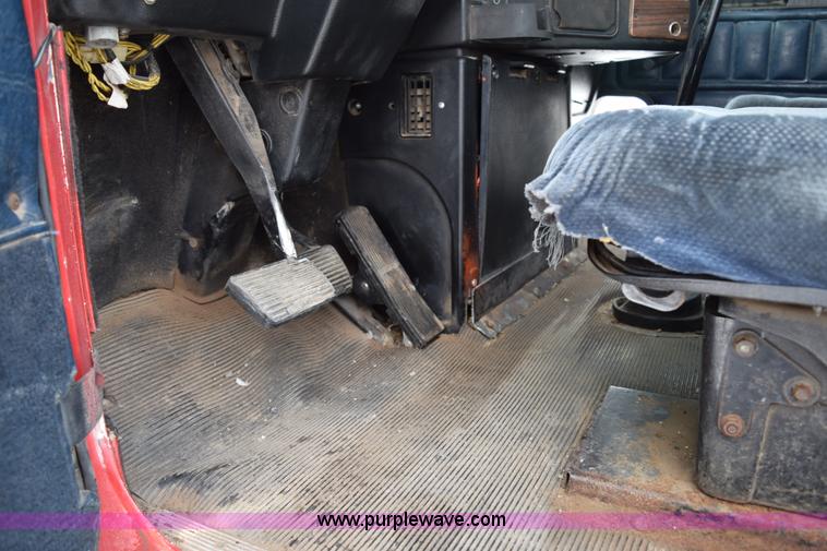 image for item E6012 1995 Freightliner FLD cab and chassis