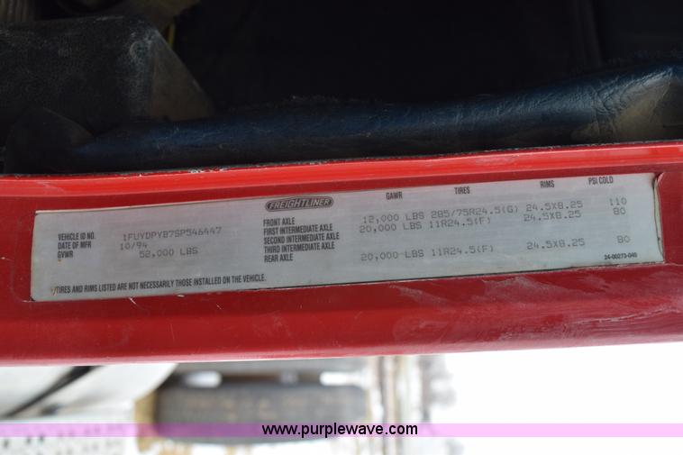 image for item E6012 1995 Freightliner FLD cab and chassis