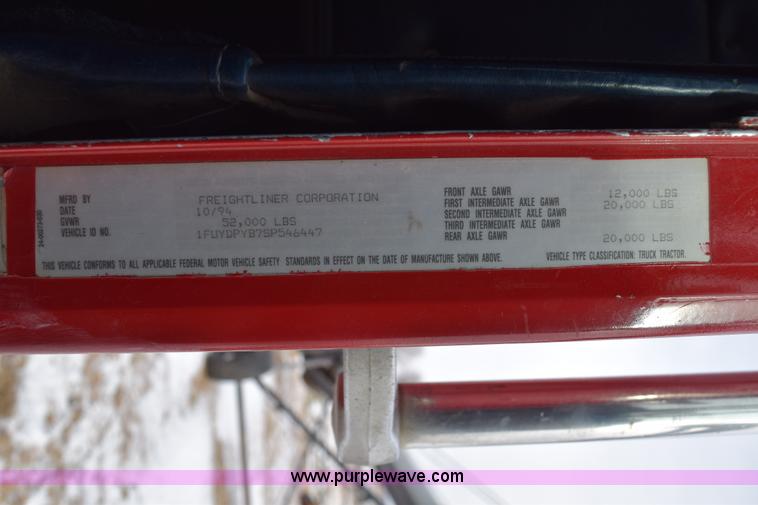 image for item E6012 1995 Freightliner FLD cab and chassis