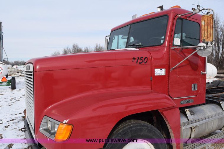image for item E6012 1995 Freightliner FLD cab and chassis
