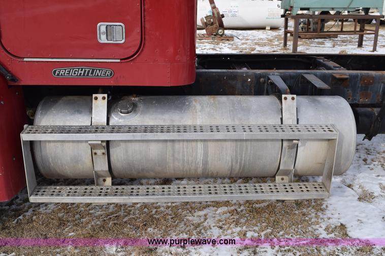 image for item E6012 1995 Freightliner FLD cab and chassis