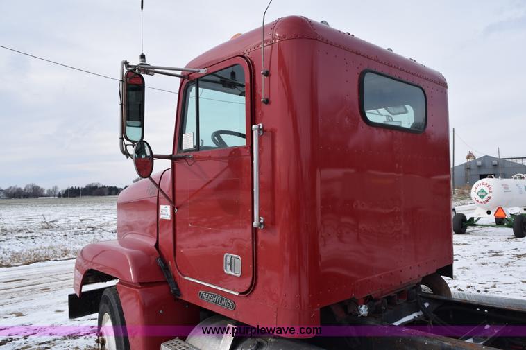 image for item E6012 1995 Freightliner FLD cab and chassis