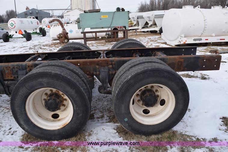 image for item E6012 1995 Freightliner FLD cab and chassis