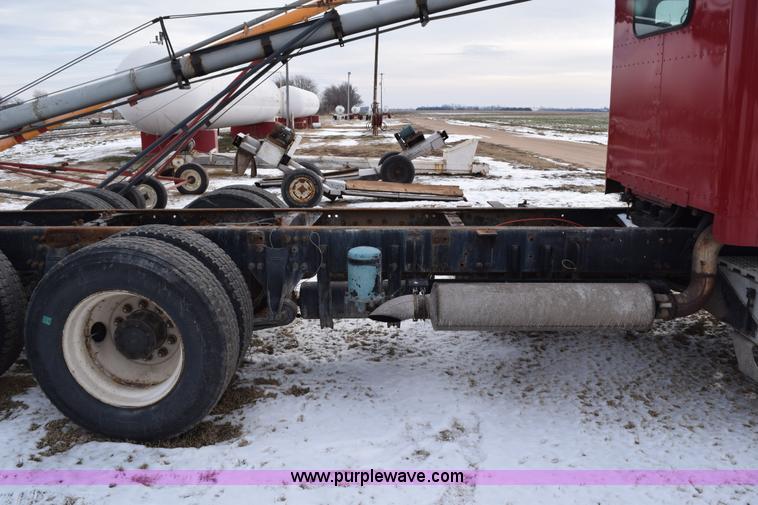 image for item E6012 1995 Freightliner FLD cab and chassis