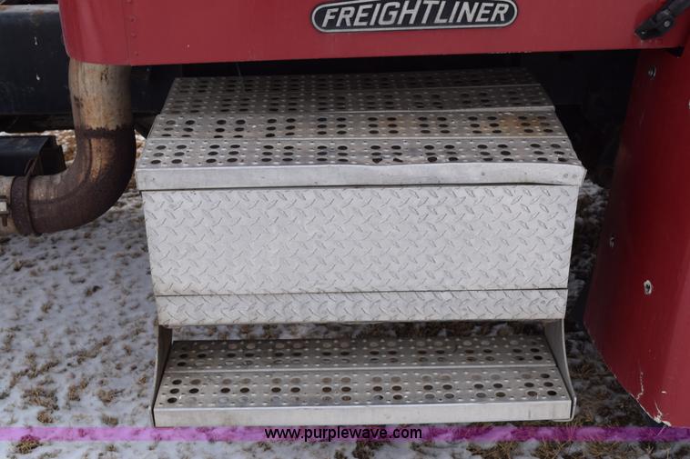 image for item E6012 1995 Freightliner FLD cab and chassis